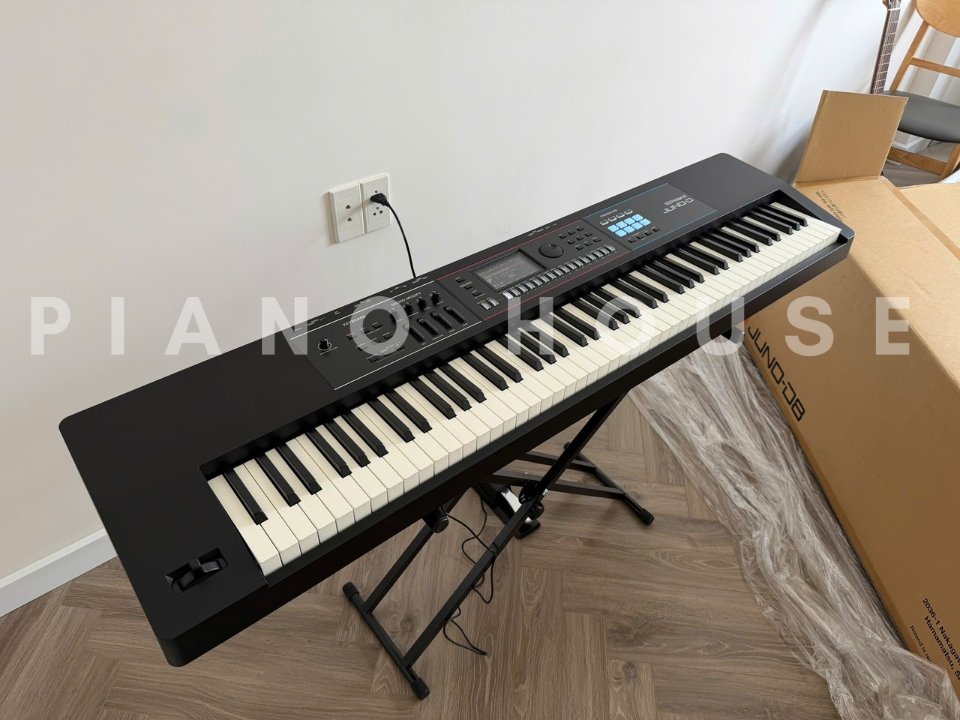 ROLAND JUNO-D8 - Đánh giá chi tiết tại Piano House